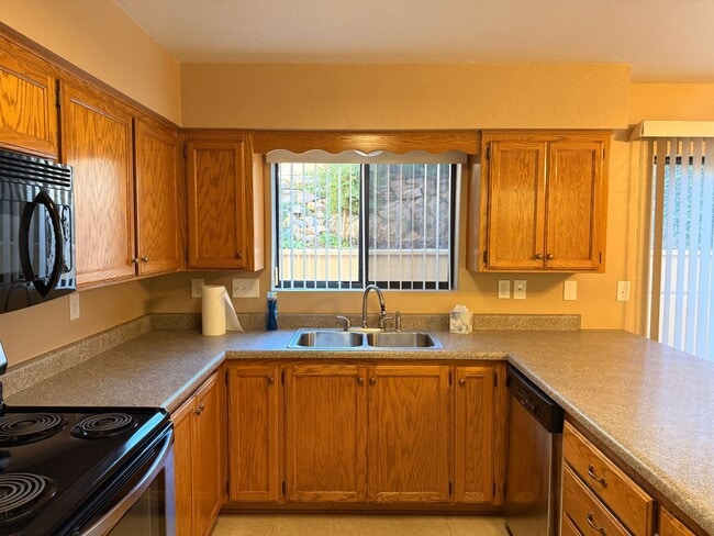 Building Photo - 2165 Elkhorn Dr