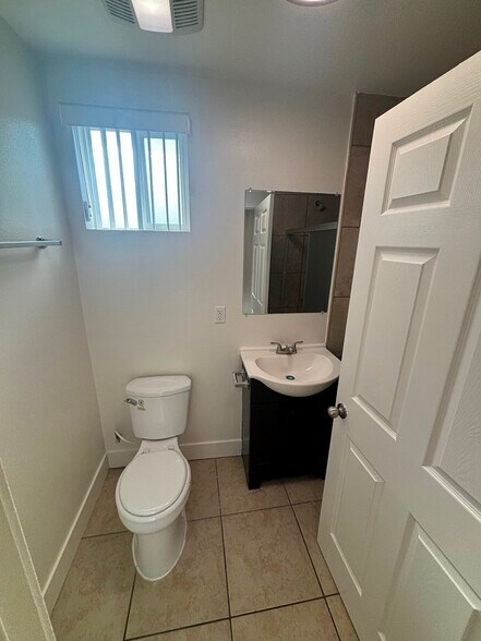 Building Photo - 156 E 119th St