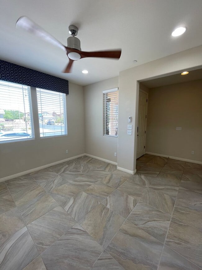 Building Photo - Gorgeous 3 Bed Single Story Home in Hender...