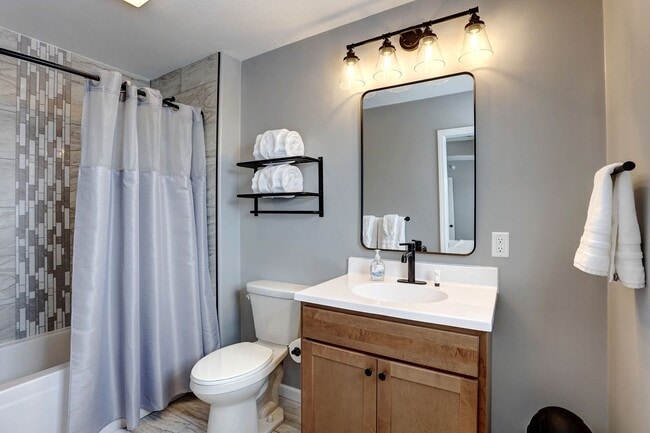 Building Photo - New 3Br, 2.5 Bath @ Willow Cascades!