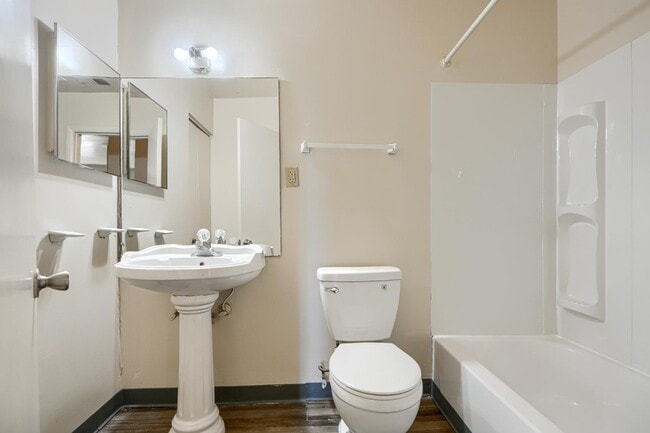 Building Photo - 14 Mountbatten Ct