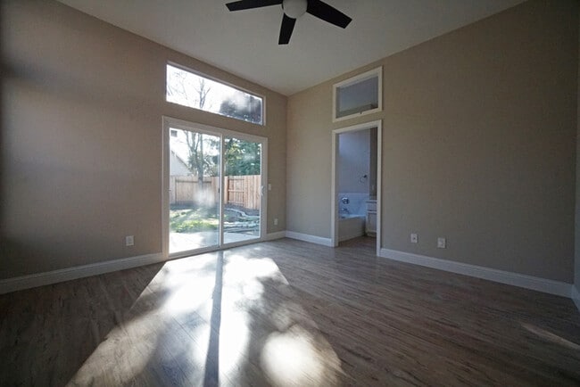 Building Photo - Beautifully remodeled 4 bedroom, 2 bathroo...