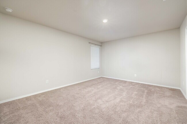 Building Photo - Spacious 4-Bedroom Gem in Schertz