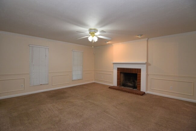 Building Photo - Evans 3 Bed/2 Bath w/ Garage & Huge Fenced...