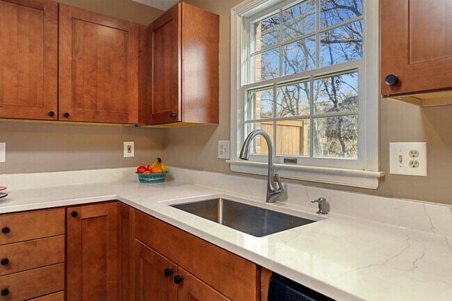 Building Photo - 923 Hidden Moss Dr