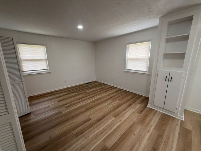 Building Photo - 139 Ingleside Dr