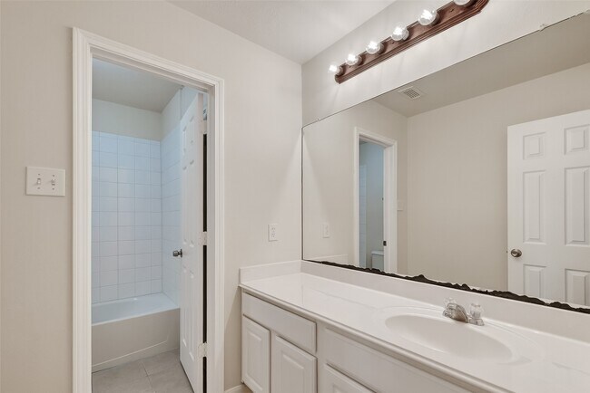 Building Photo - 2708 Calico Creek Ln