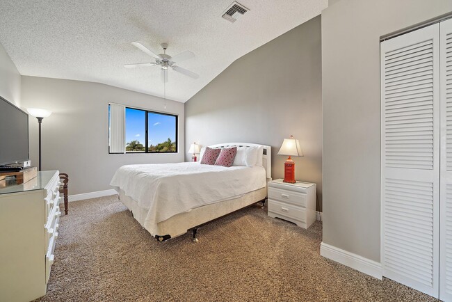 Building Photo - 860 Bella Vista Ct S