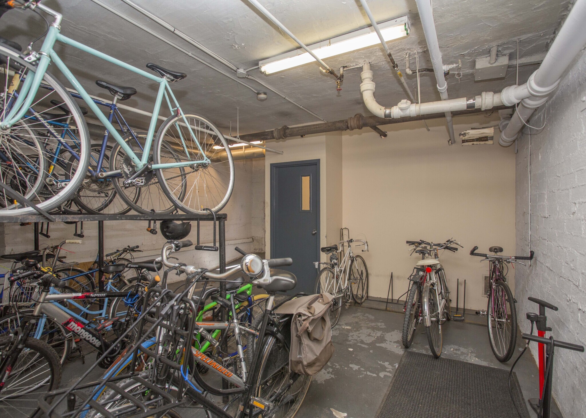 Building Photo - 140 Highland Ave