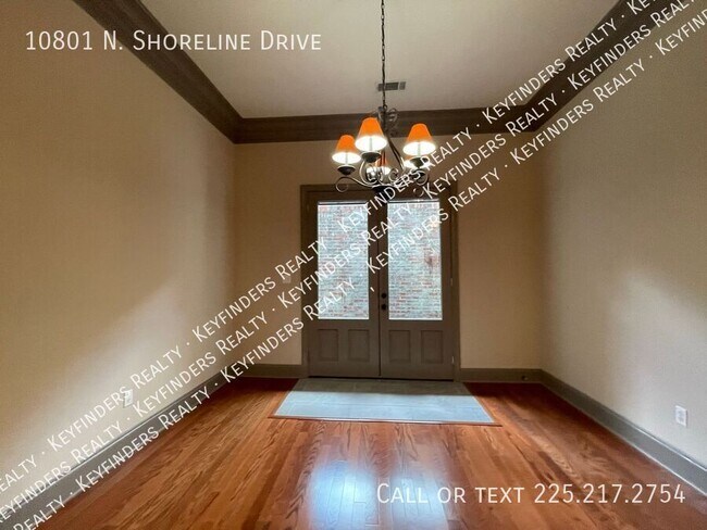 Building Photo - 10801 N Shoreline Ave