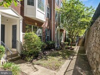 Building Photo - 2263 Kew Gardens Dr