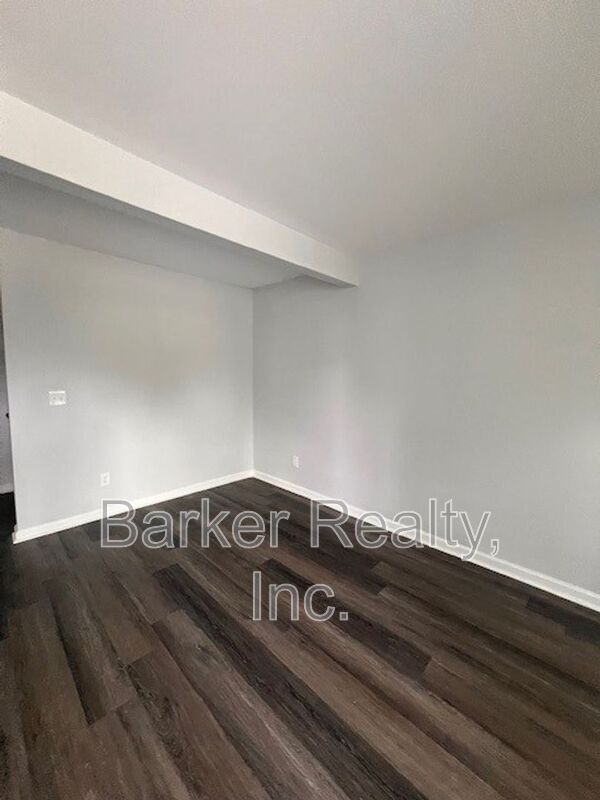 Building Photo - 1602 Pender St