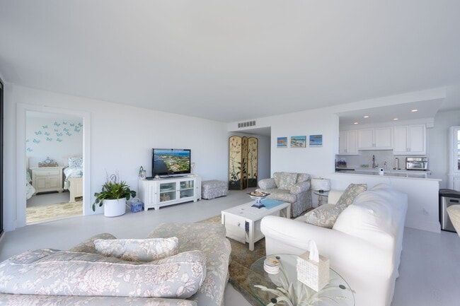 Building Photo - 3589 S Ocean Blvd