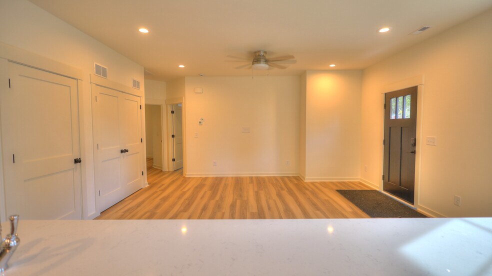 Unit A - 345 W Stewart Ave