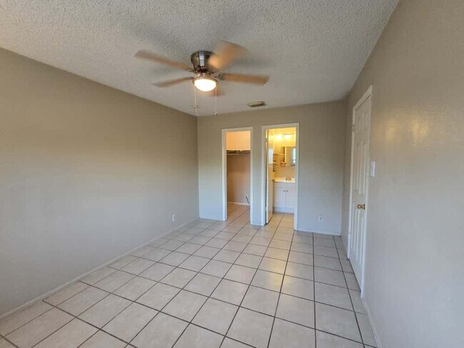 Building Photo - 8338 Longhorn Ridge Dr