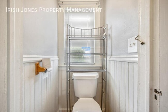 Building Photo - 11 Laverack Ave