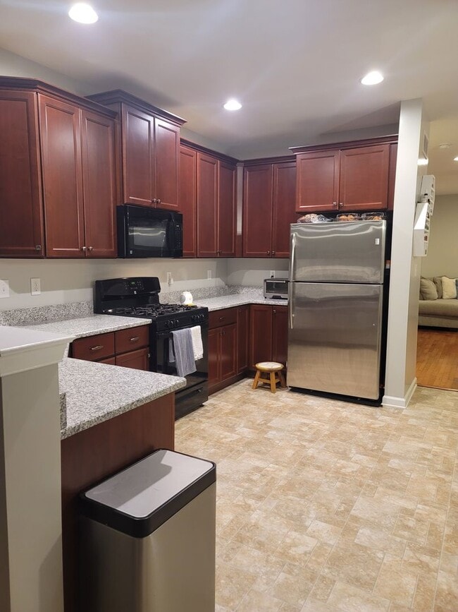 Building Photo - 3 bedroom 2 1/2 bath Townhouse in Bayberry