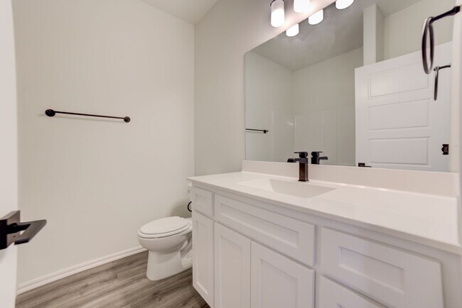 Building Photo - 4 BEDROOM CAPITAL HOME IN SAND SPRINGS!!!