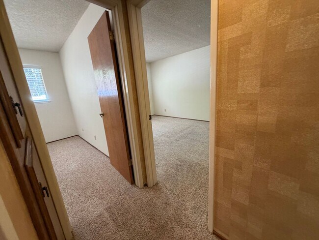 Building Photo - 7739 Southcliff Dr
