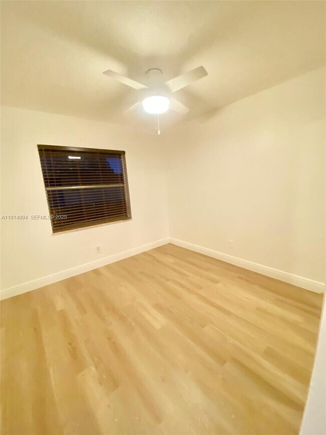 Building Photo - 6568 SW 41st Pl