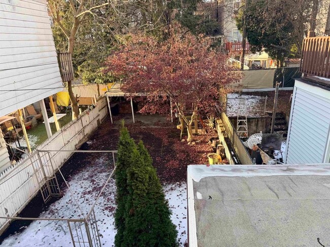 Building Photo - 6013 Buchanan Pl