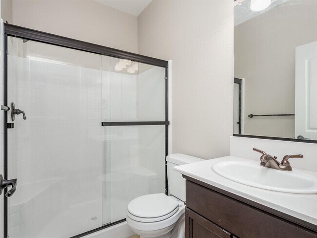 Building Photo - Newly Built 5 Bedroom Home Near Clovis East