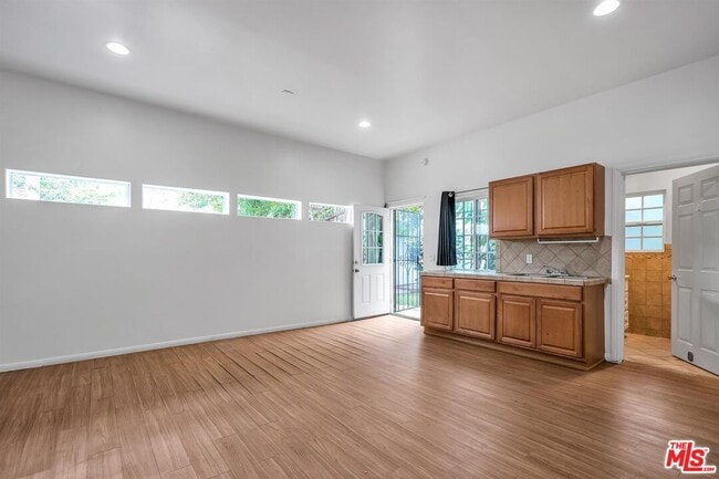 Building Photo - 359 S Highland Ave
