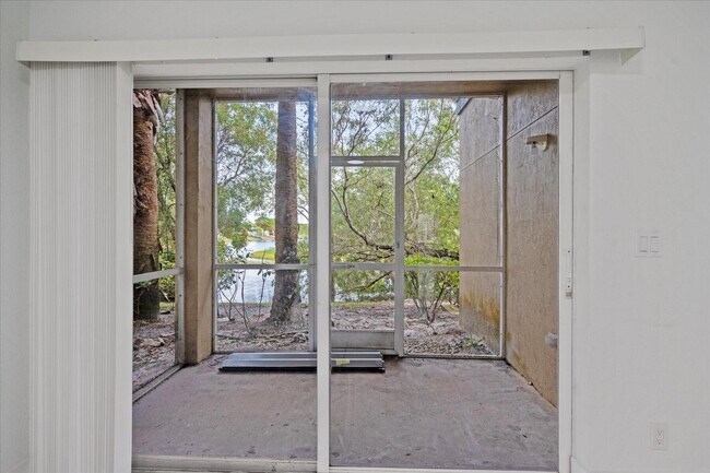 Building Photo - 1165 Golden Lakes Blvd