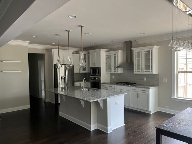 Building Photo - Must See! Beautiful 5/5 Home in Simpsonville!