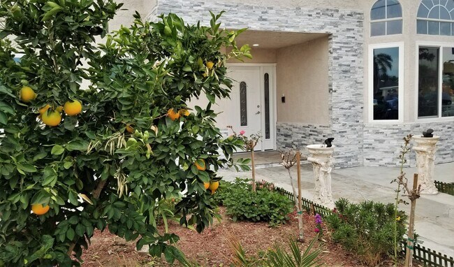 Building Photo - 4 Bedrooms, 3 Baths, 2,809 sq. ft. Home in Canoga Park