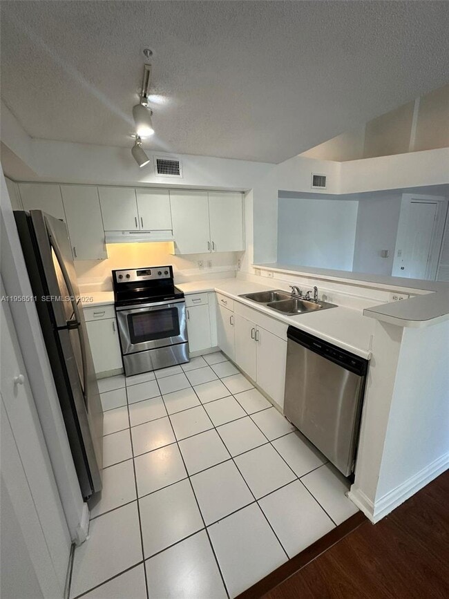 Building Photo - 4848 N State Rd 7