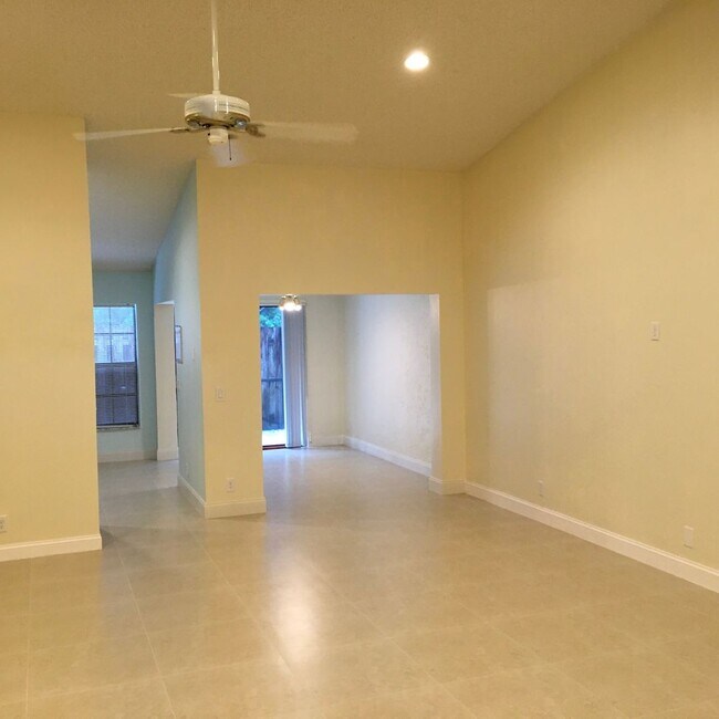 Building Photo - Great Villa in Boynton Beach