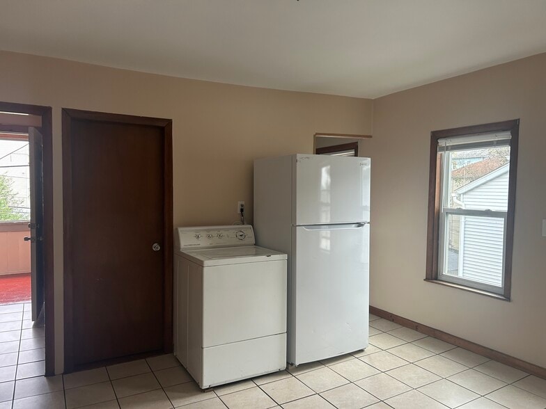 Kitchen - 91 Ward St