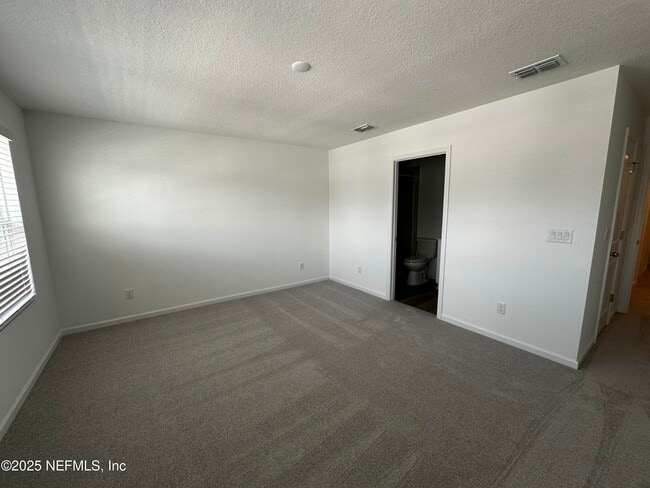 Building Photo - 611 Holly Lks Dr