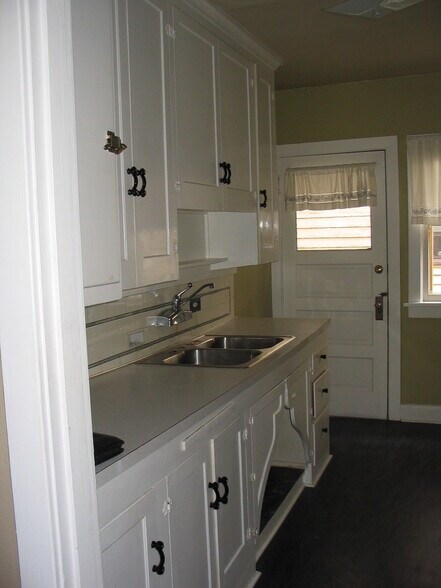 Building Photo - 3087 SE Ankeny St