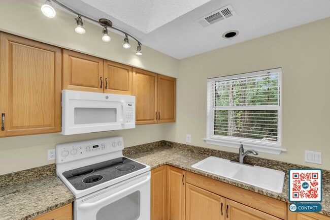 Building Photo - Updated Home in The Gatherings: A Hilton H...
