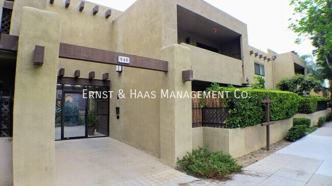 Primary Photo - 940 E 3rd St