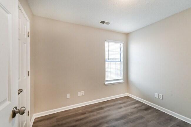 Building Photo - 9044 Snow Drift Ln