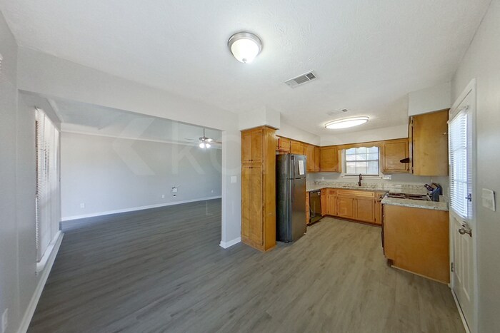 Building Photo - 4224 Beardsley Dr