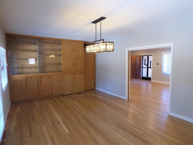 Building Photo - 2242 E 8th St