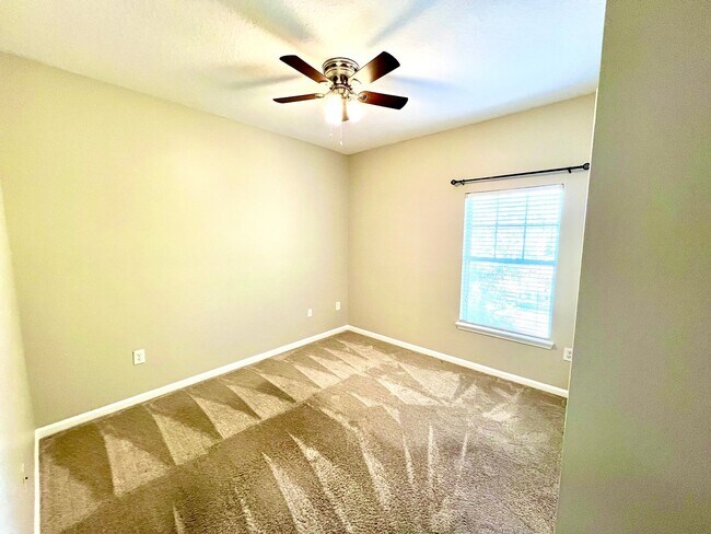 Building Photo - Charming 3-Bed, 2-Bath Condo in Key West-S...