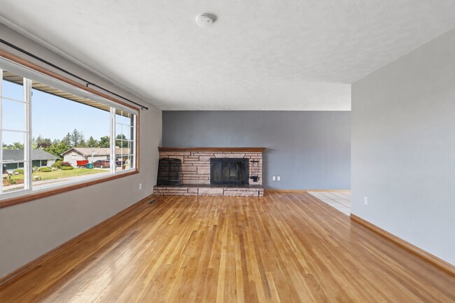 Building Photo - 6520 N Sutherlin St
