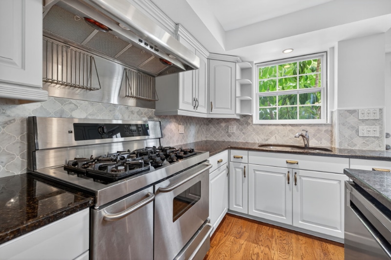 Building Photo - 737 19th Ave N