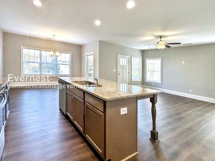 Building Photo - 1763 Stone Hedge Dr