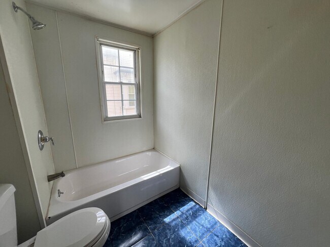 Building Photo - 55 Haig St