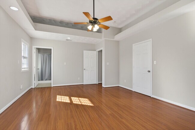 Building Photo - 2818 Tidewater Dr