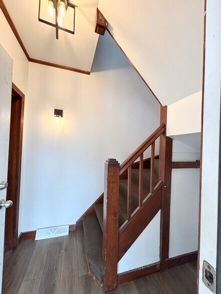 Building Photo - 359 Marilla St