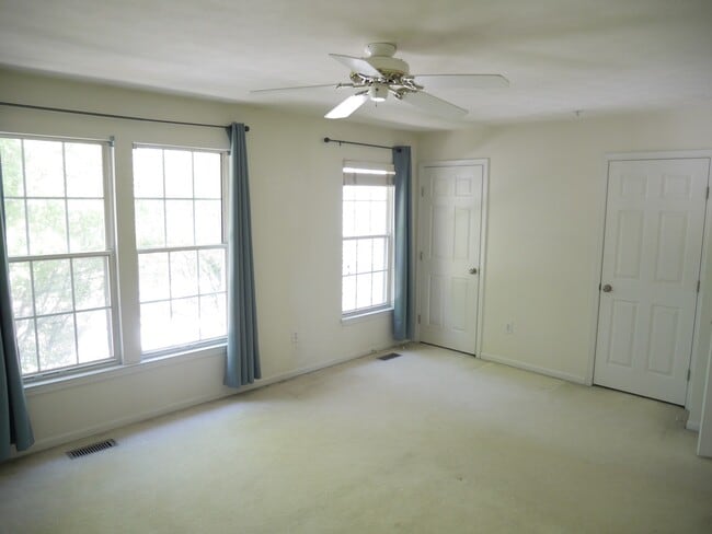 Building Photo - Spacious 2-Bedroom Townhome with Finished Basement & Prime Location