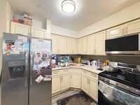 Building Photo - 105-24 171st Pl