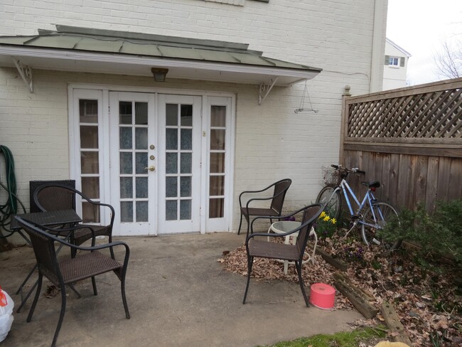 Building Photo - 5358 Pooks Hill Rd